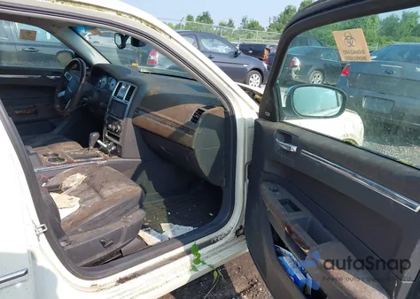 2009 Chrysler 300C Hemi z USA, uszkodzony, nr VIN 2C3KA63T89H523049